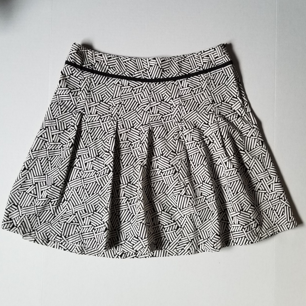 Ann Taylor Loft geometric print  A line pleated mini skirt size 10